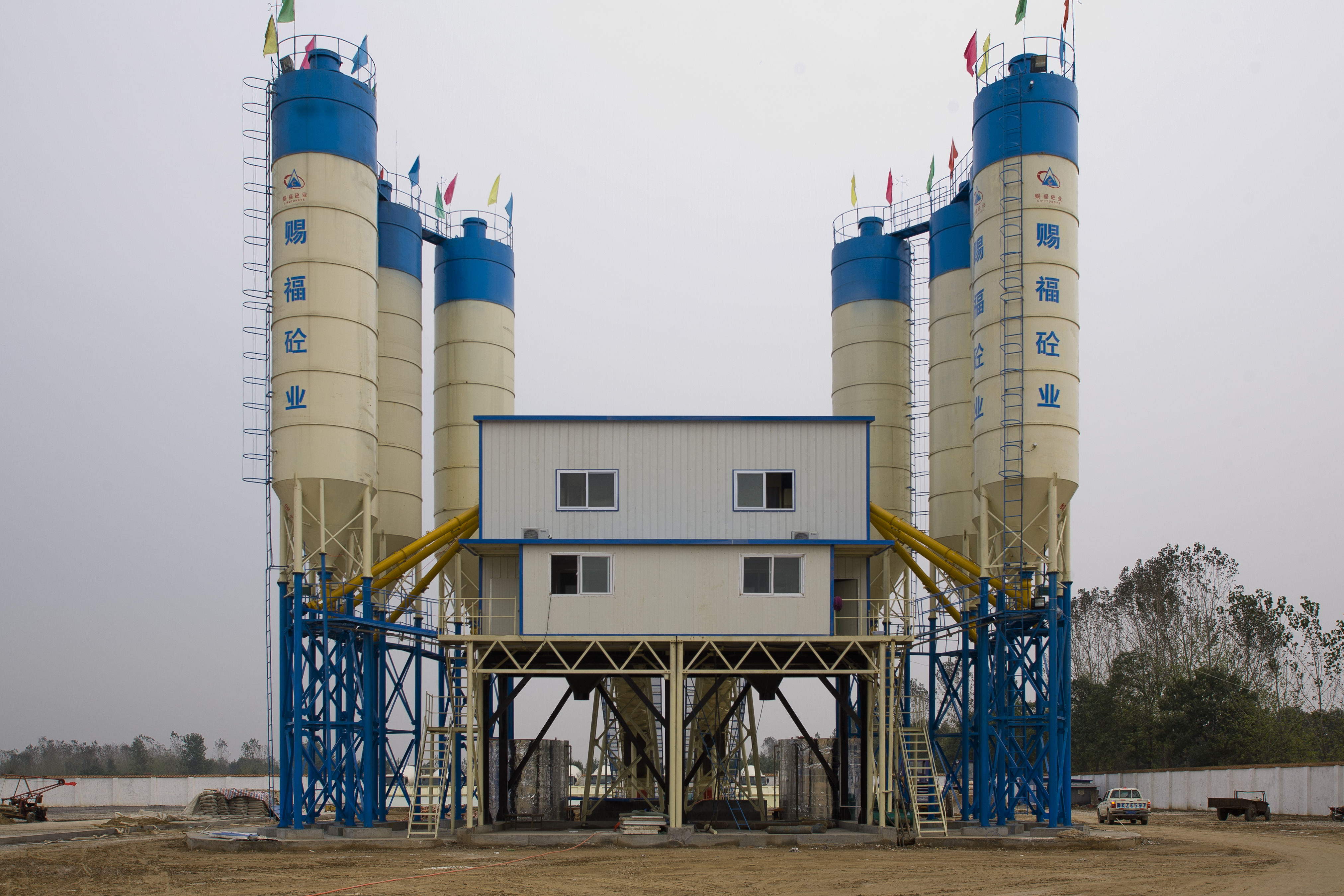 HZS concrete batching plant with aggregate bins and mixer